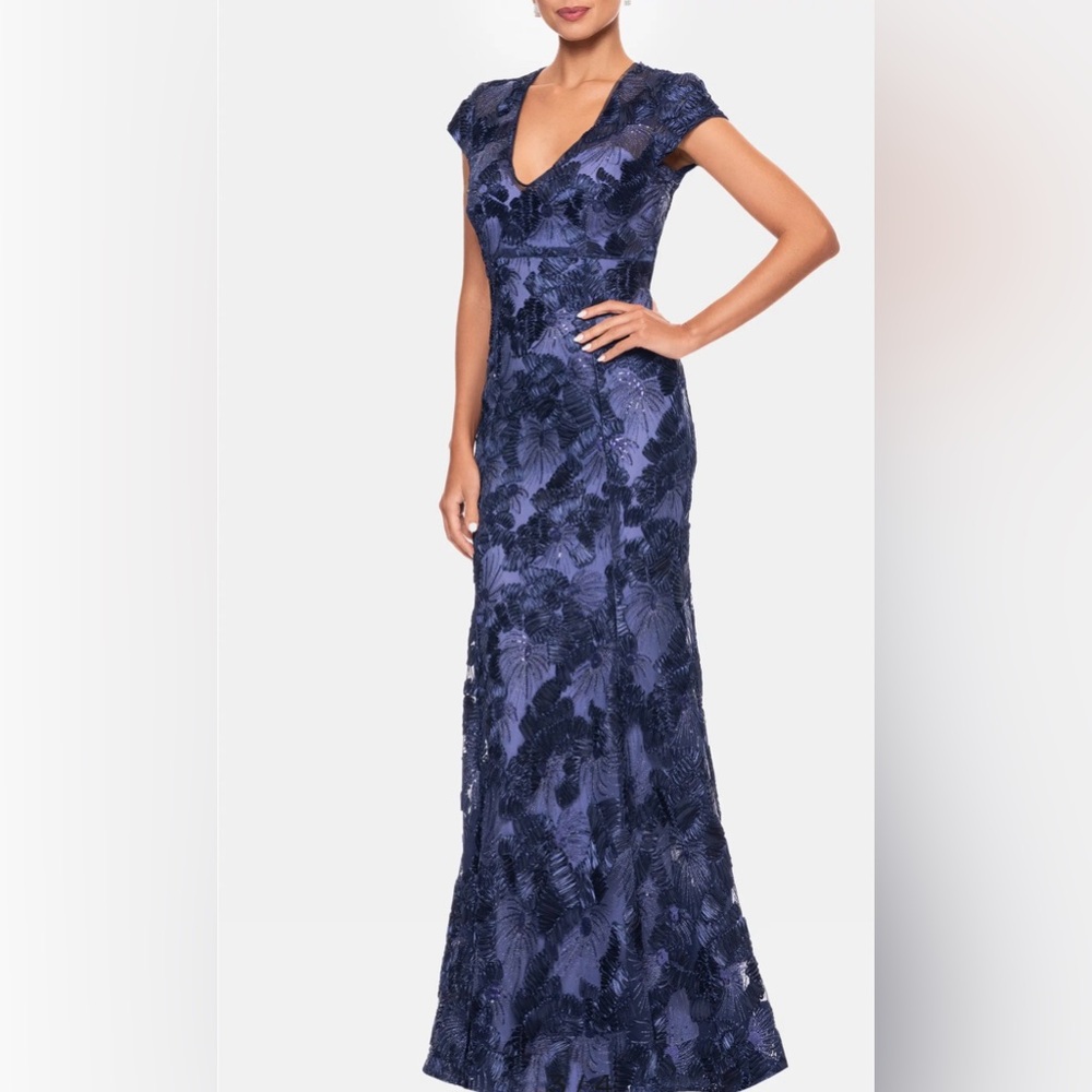 NEW Betsy & Adam Flower Embroidered Cap Sleeve Gown, Size 2